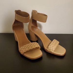 White Mountain Tan Heels 😍